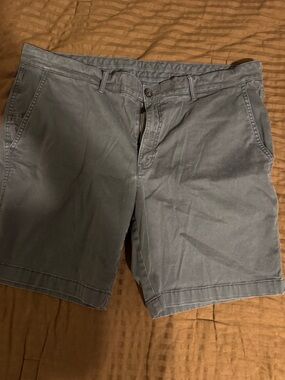 Roundtree & Yorke Men's Gray Flat Front Chino Shorts